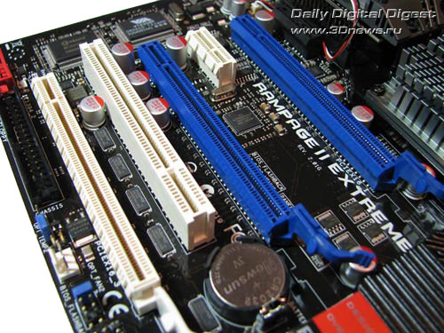  ASUS Rampage II Extreme слоты 