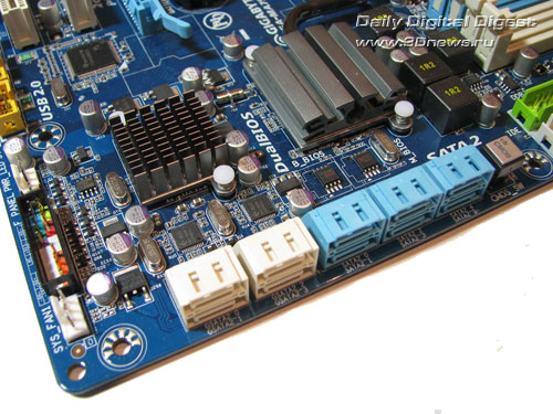  Gigabyte MA790FXT-UD5P угол 