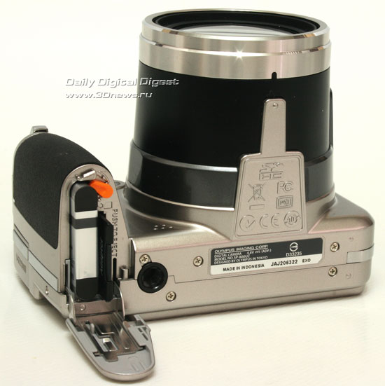 Olympus SP-800UZ. Аккумуляторный отсек