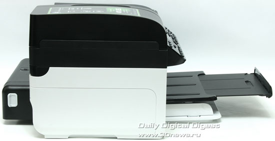 HP Officejet Pro 6500 Wireless E709n. Вид слева с раскрытым приемным лотком 