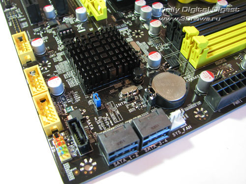  Foxconn A88GM Deluxe угол 