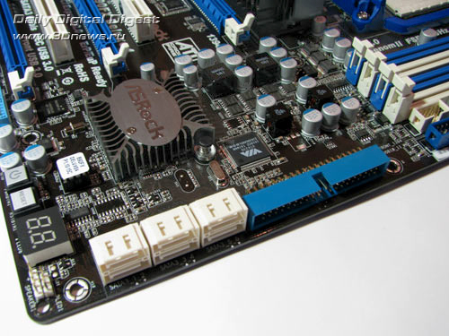  ASRock 890FX Deluxe4 угол 