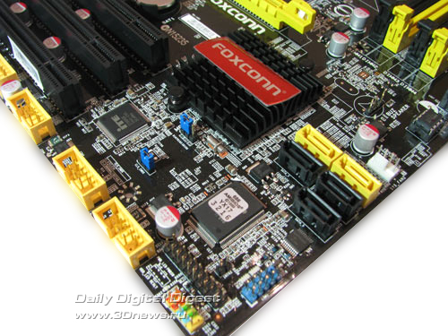  Foxconn H67A-S угол 