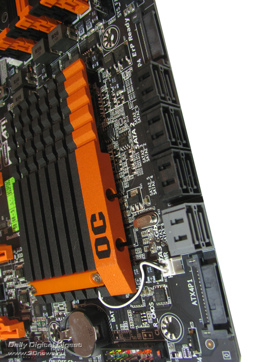  Gigabyte X58A-OC угол 