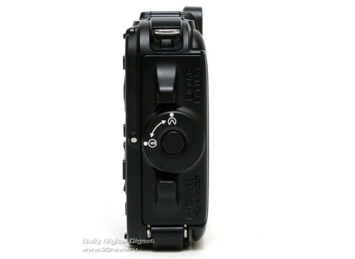  Nikon Coolpix AW100 Вид справа 