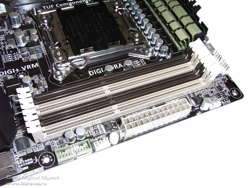  ASUS Sabertooth X79 DIMMs 