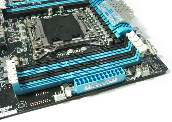  ASUS P9X79  DIMMs 2 