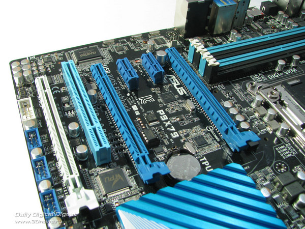  ASUS P9X79  слоты 