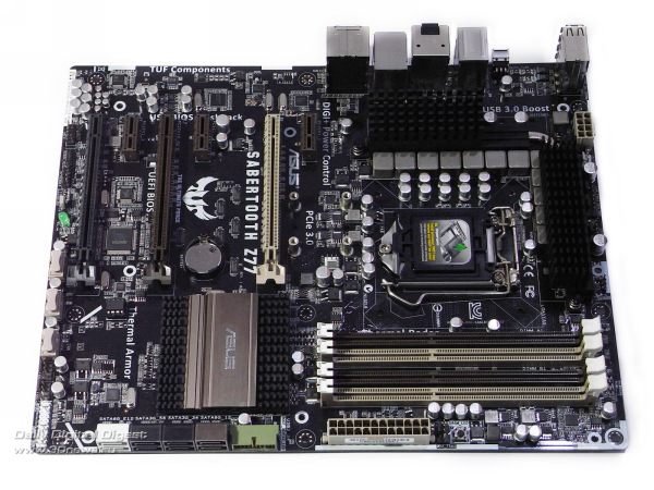  ASUS Sabertooth Z77 плата 1 