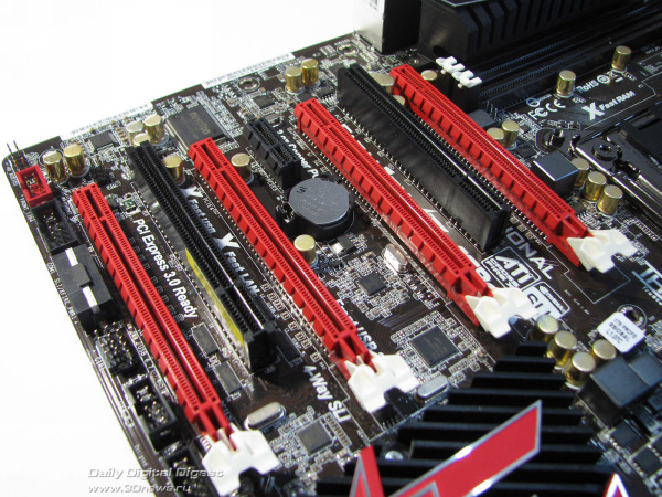  ASRock Fatal1ty X79 Professional слоты 