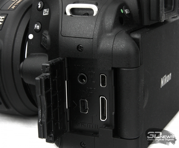  Nikon D5200 &mdash; вид справа 