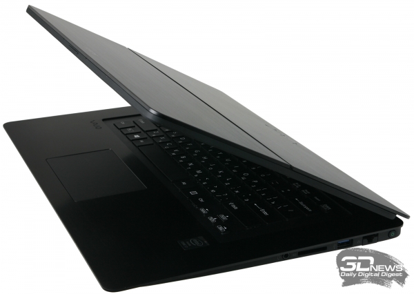  Sony VAIO Fit 15A multi-flip: opened lid 