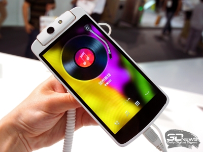 Oppo N1 mini: front 