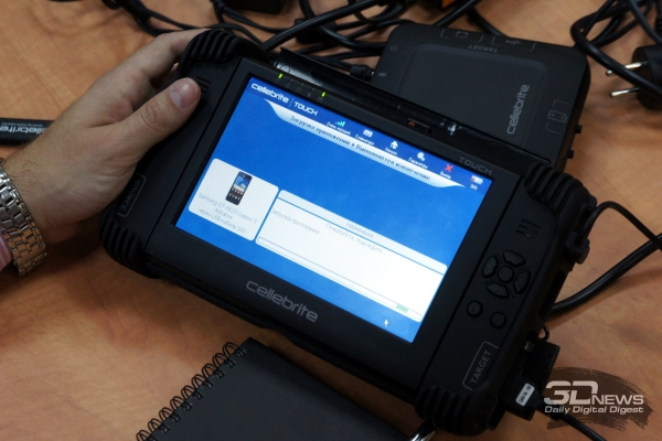  Cellebrite Touch за работой 