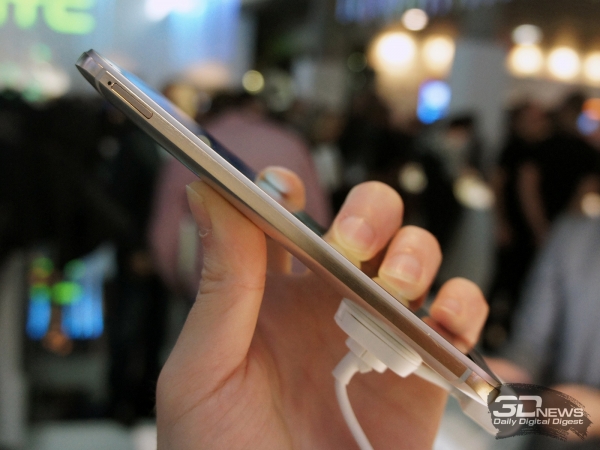  HTC One M9: в темной версии боковых спецэффектов нет 