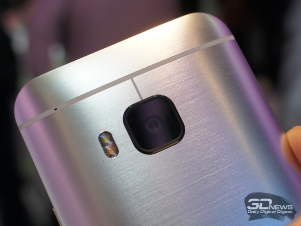  HTC One M9: сзади 20 