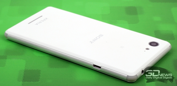  Sony Xperia E3 &ndash; боковые торцы 