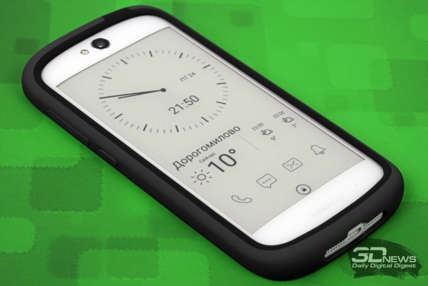  Yotaphone 2 в родном чехле 