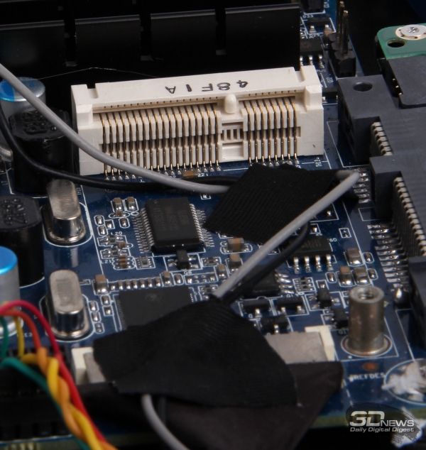  Слот Mini PCI-E 