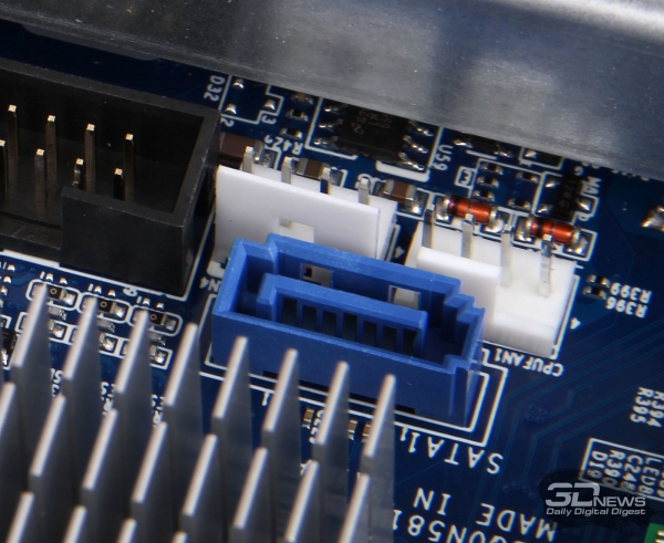  Дополнительный SATA-интерфейс 