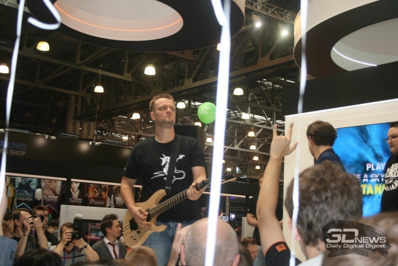  Александ Пушной на стенде &laquo;Буки&raquo; презентовал новую часть Guitar Hero 