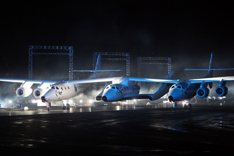  Первый показ самолёта-носителя WhiteKnightTwo с шестиместным ракетопланом SpaceShipTwo 