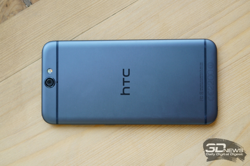  HTC One A9, задняя панель: две полоски разводки антенн, по центру сверху &ndash; основная камера с двойной светодиодной вспышкой 