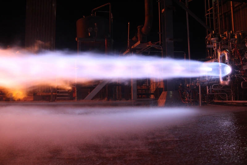  Огневые стендовые испытания агрегатов BE-4 идут уже несколько лет. Фото Blue Origin 