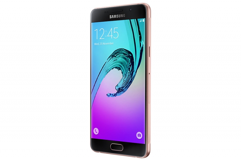  Samsung Galaxy A5 (2016) в розовом цвете &ndash; официальное фото; также для новинок будет доступен белый, черный и золотой цвет 