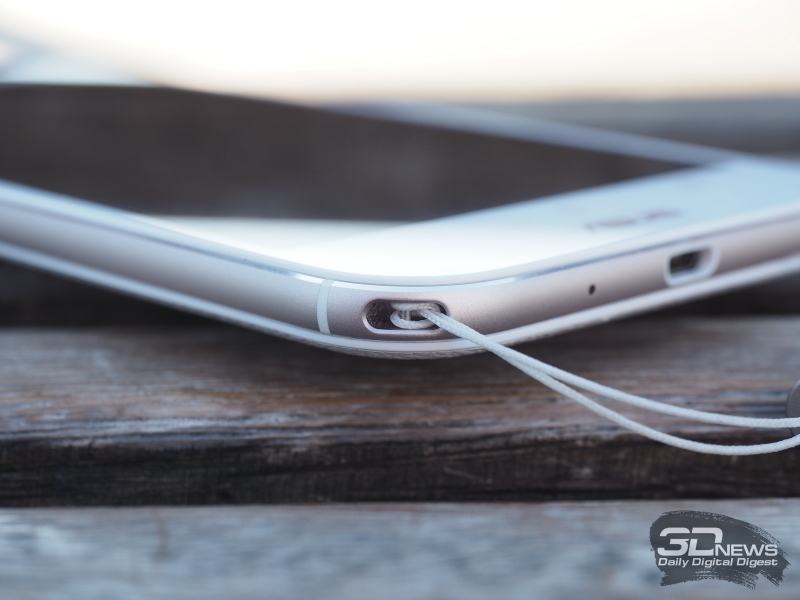 ASUS Zenfone Zoom, проушина для кистевого ремешка 
