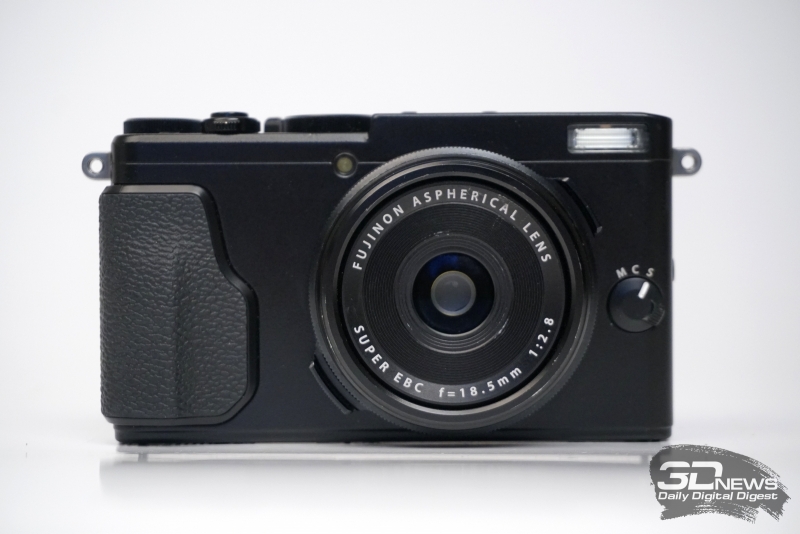  Fujifilm X70, фронтальная панель 