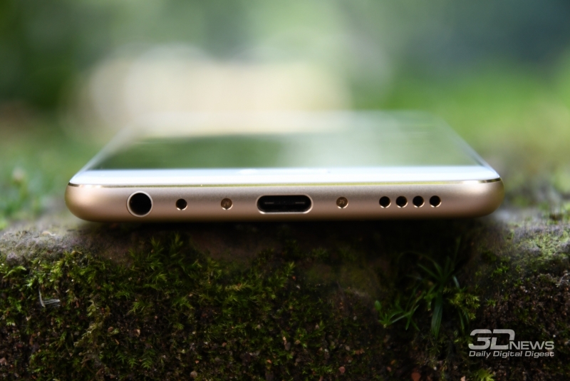  Meizu Pro 6, нижняя грань: аудиоразъем 3,5-мм для гарнитуры или наушников,  основной динамик и разъем USB Type-C для соединения с компьютером и зарядки 