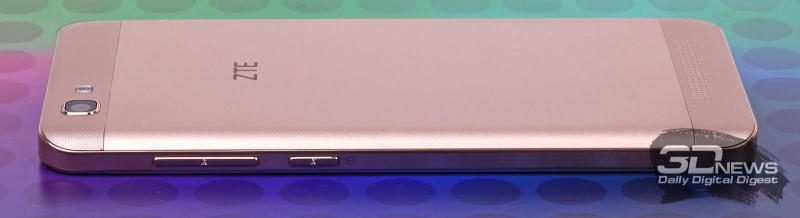  ZTE Blade A610 &ndash; вид сбоку 