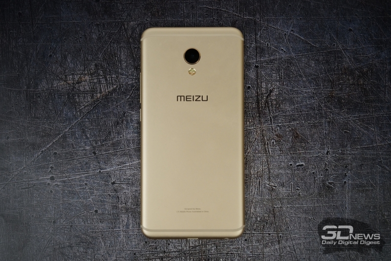  Meizu MX6, тыльная панель: две пластиковые разводки для антенн, объектив камеры и двухдиодная вспышка 
