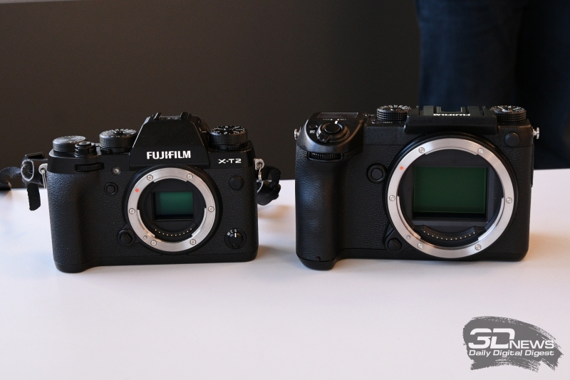  Fujifilm GFX 50S рядом с Fujifilm X-T2 