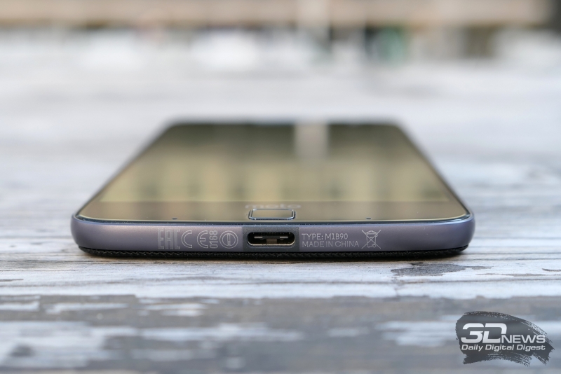  Moto Z, нижняя грань: порт USB Type-C 