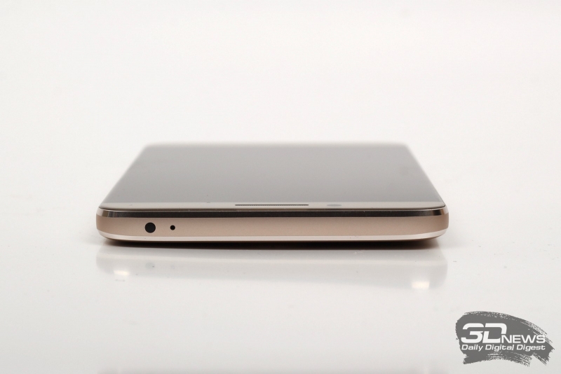 LeEco Le Pro3, верхняя грань: ИК-датчик и микрофон 