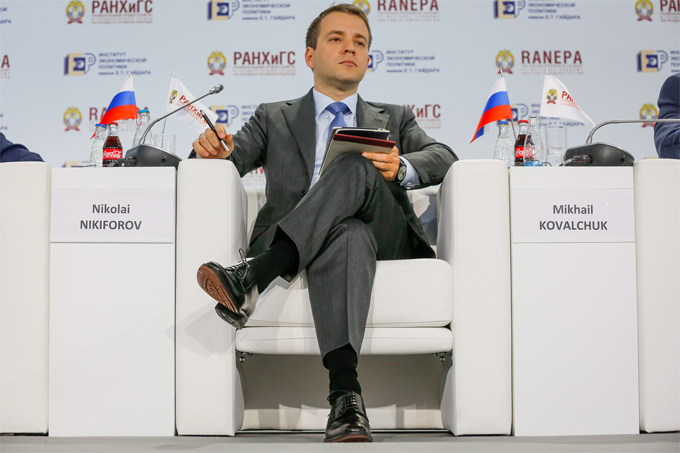  По мнению Н. Никифорова, для развития отечественной IT-отрасли основной акцент нужно делать не на введении ограничительных мер в отношении иностранных технологий и разработок, а на существенном увеличении числа специалистов в сфере программирования, способных реализовать интересные и амбициозные проекты 