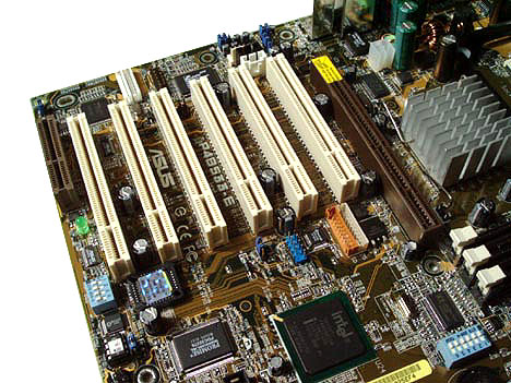  Asus P4B533-E Slots 