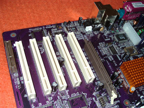 Elitegroup L7VTA Slots