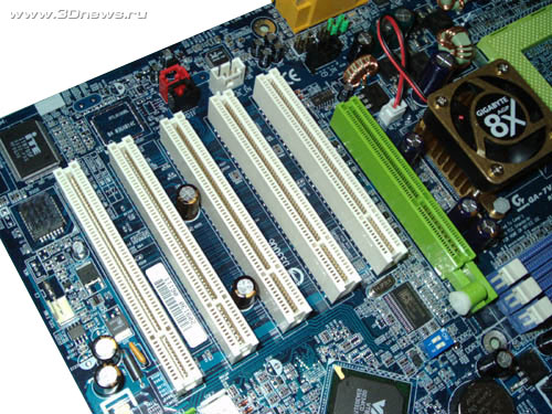 Gigabyte 7VA Slots