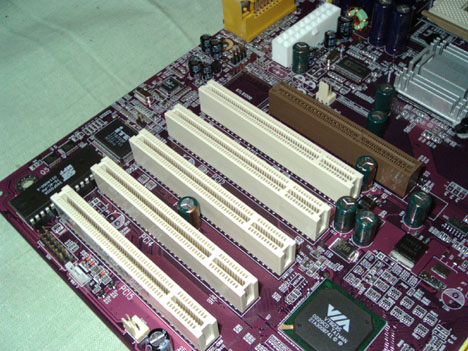 Soltek 75FRV Slots