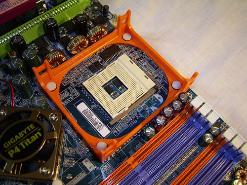 Gigabyte 8PENXP Socket