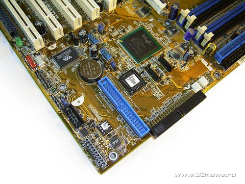  Asus P4P800 Deluxe Corner 
