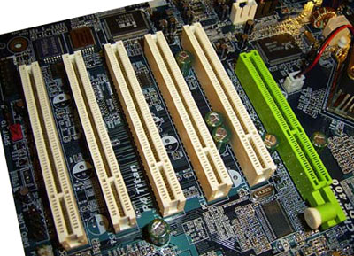 Gigabyte 8S655TX Ultra Slots